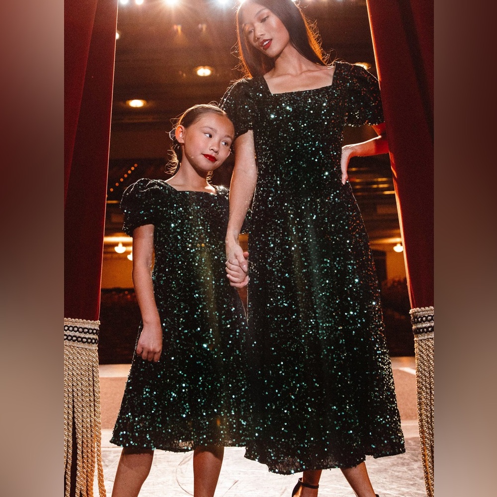 Ivy City Co Midi Dress Women's Small Green Sequin Short Sleeve Round Neck